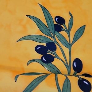 NwOT Classic French olive patterned picnic tablecloth